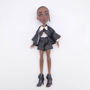 Yulu #Snapstar Dawn Fashion Doll & Accessories